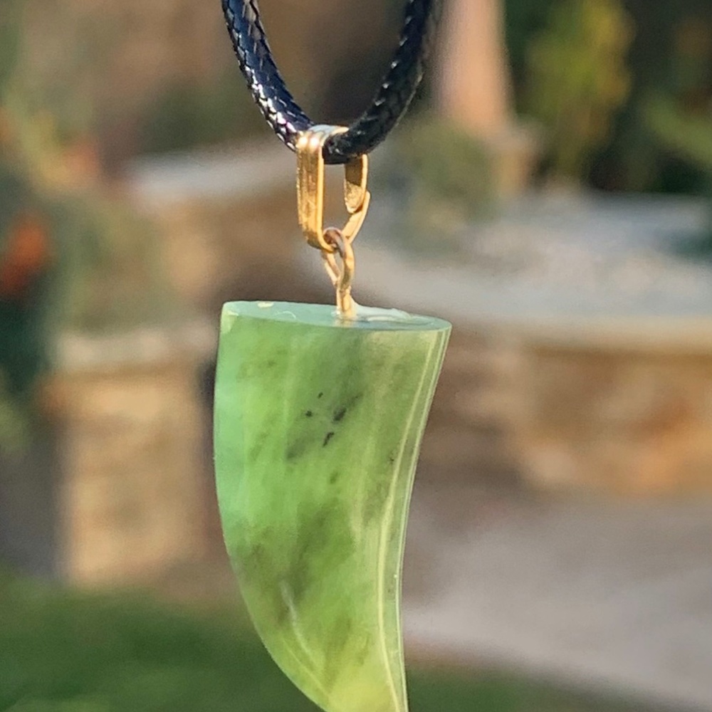 COPY Green Nephrite Jade Stone Tiger Tooth Claw Shark Tooth Pendant Necklace 18” - Picture 5 of 6